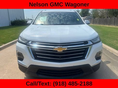 Used 2022 Chevrolet Traverse LT FWD image 2