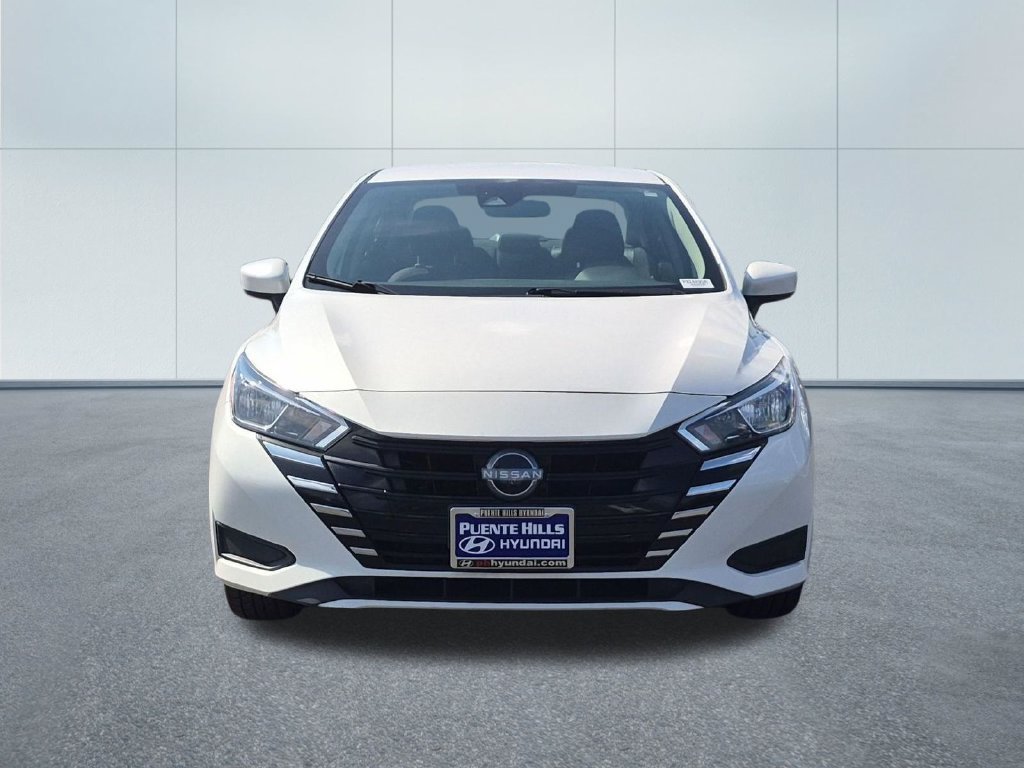 Used 2023 Nissan Versa SV FWD image 2