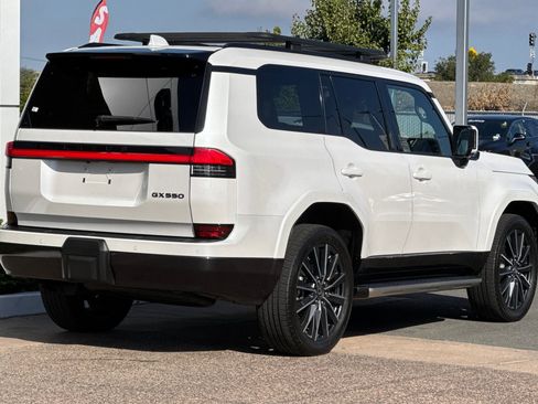 Used 2024 Lexus GX 550 image 4