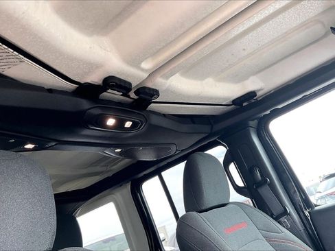 Used 2025 Jeep Wrangler Unlimited Rubicon AWD/4WD image 18
