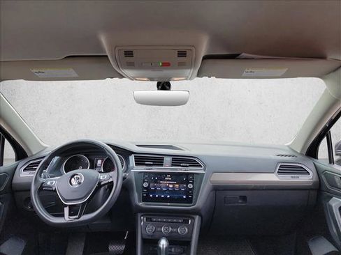 Used 2020 Volkswagen Tiguan SE image 16