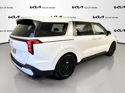 Certified 2025 Kia Carnival FWD image 9