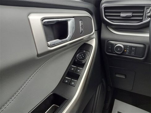 Used 2022 Ford Explorer XLT w/ Equipment Group 202A image 28