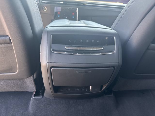 Used 2025 Cadillac Escalade Premium Luxury AWD/4WD image 14