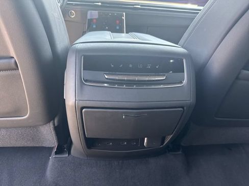 Used 2025 Cadillac Escalade Premium Luxury AWD/4WD image 14