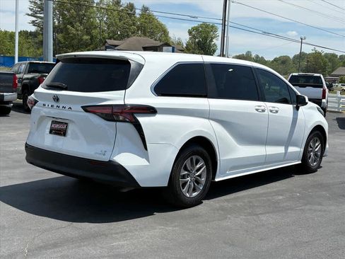 Used 2022 Toyota Sienna LE FWD image 3