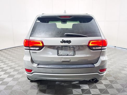 Used 2020 Jeep Grand Cherokee Altitude RWD image 4