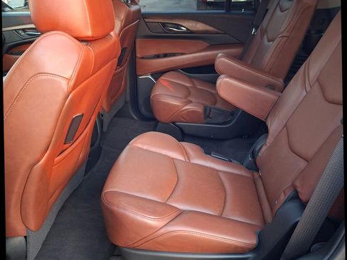 Used 2020 Cadillac Escalade Luxury AWD/4WD image 8