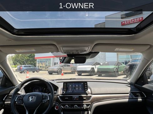 Used 2022 Honda Accord Touring image 2
