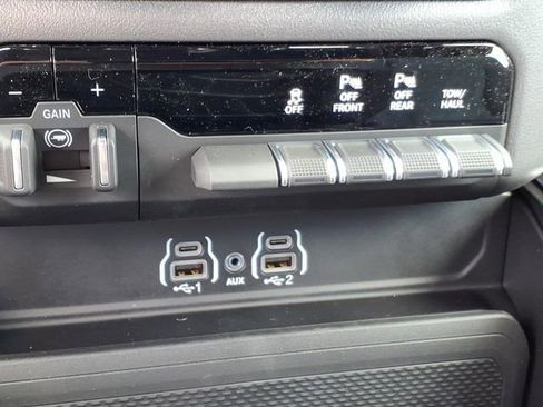New 2026 RAM 1500 4x4 Crew Cab image 10