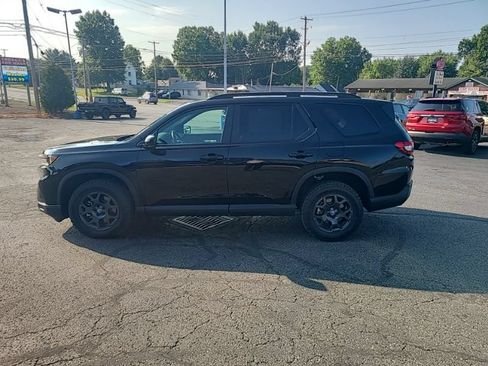 Used 2025 Honda Pilot TrailSport image 3