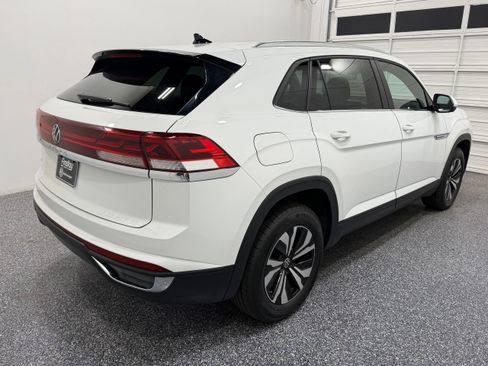 Used 2024 Volkswagen Atlas Cross Sport SE FWD image 6