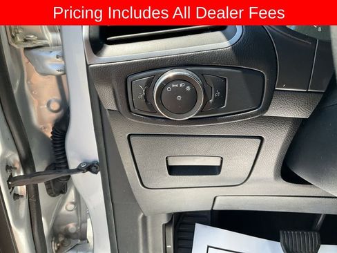 Used 2017 Ford Edge SE FWD image 6