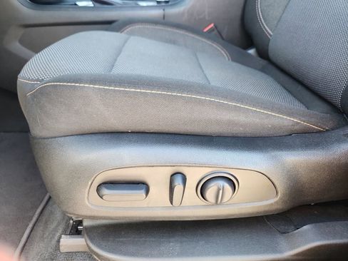 Used 2021 Chevrolet Traverse LT AWD/4WD image 22