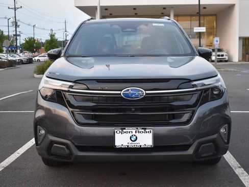 Used 2025 Subaru Forester Touring AWD/4WD image 2