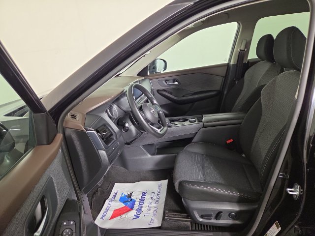 Used 2022 Nissan Rogue SV AWD/4WD image 12