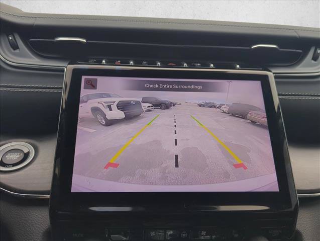 Used 2023 Jeep Grand Cherokee Overland AWD/4WD image 16