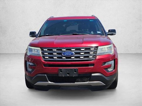 Used 2016 Ford Explorer XLT w/ Equipment Group 202A FWD image 4