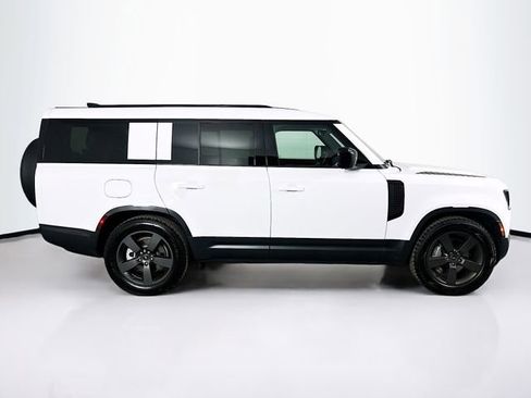 Used 2025 Land Rover Defender 130 S image 4