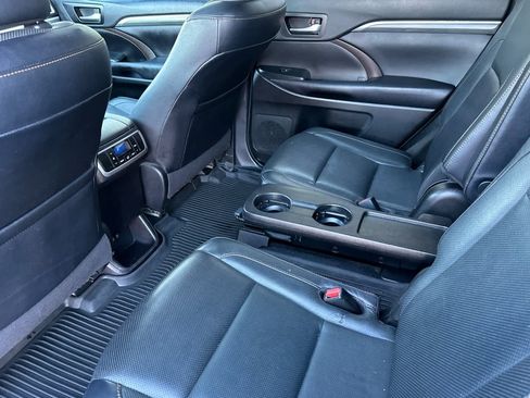 Used 2019 Toyota Highlander Limited image 4