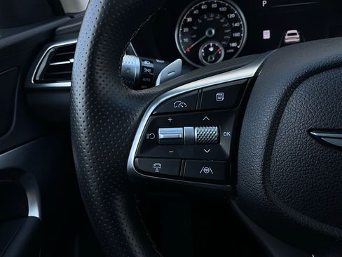 Used 2025 Genesis G70 2.5T image 36