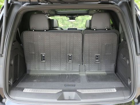 Used 2023 Chevrolet Tahoe Premier AWD/4WD image 30
