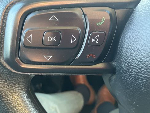 Used 2021 Jeep Wrangler Sport image 4