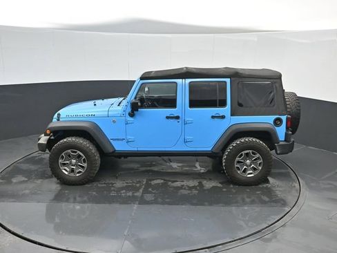 Used 2017 Jeep Wrangler Unlimited Rubicon w/ Connectivity Group image 41