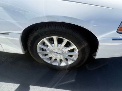 Used 2007 Lincoln Town Car Signature