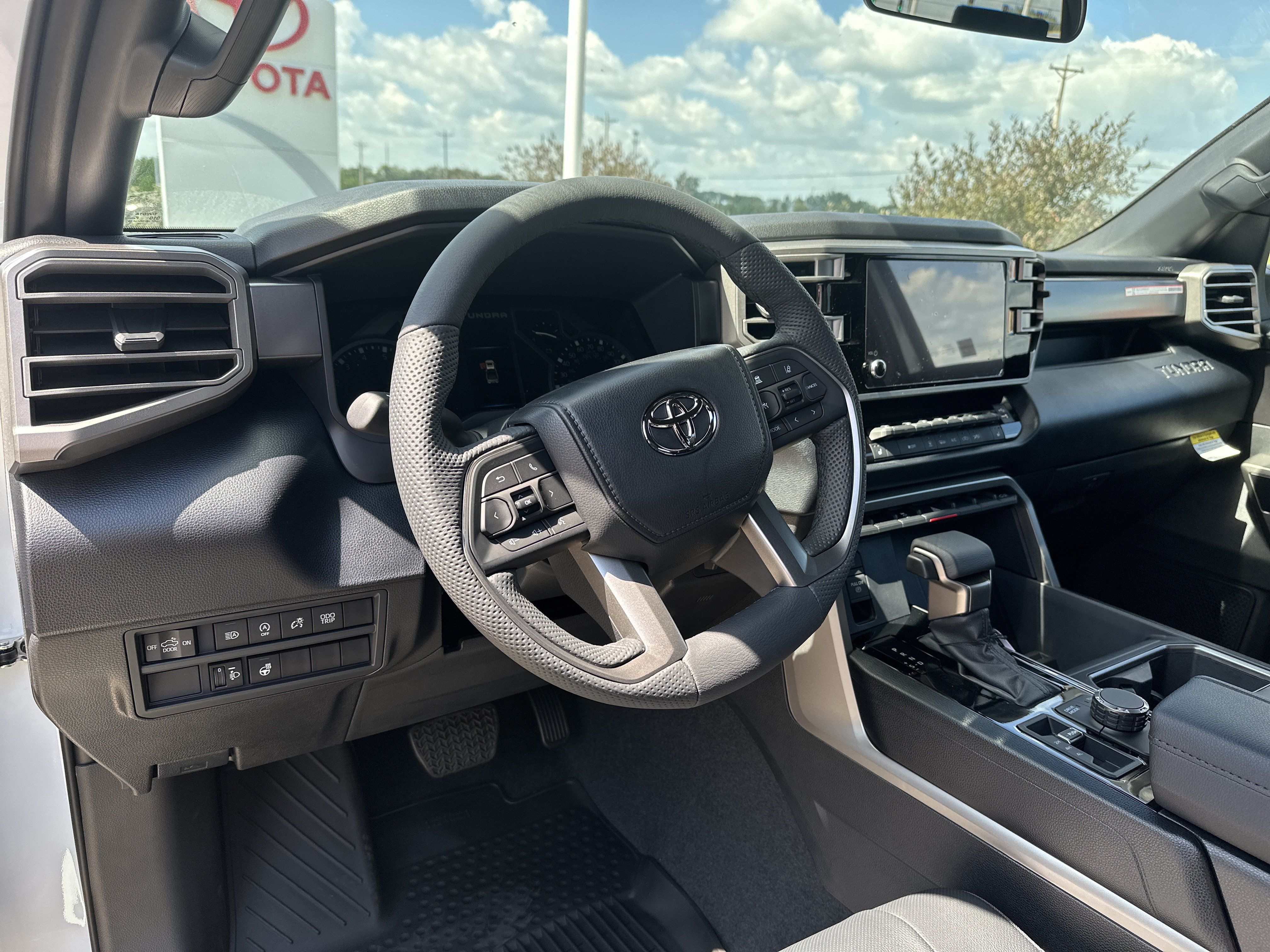 Used 2026 Toyota Tundra SR5 w/ SR5 Premium Package AWD/4WD image 14