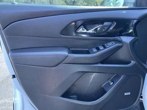 Used 2023 Chevrolet Traverse RS image 22