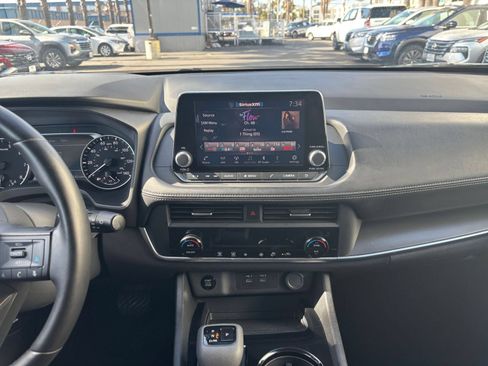 Used 2025 Nissan Rogue SV AWD/4WD image 17