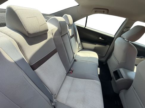 Used 2012 Toyota Camry LE FWD image 18