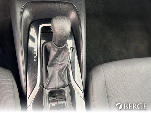 Used 2022 Toyota Corolla LE FWD image 30