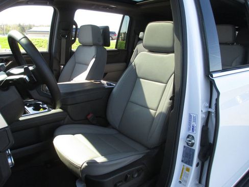 Used 2025 GMC Yukon XL Elevation w/ Elevation Premium Package image 22