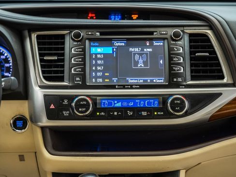 Used 2017 Toyota Highlander Limited Platinum AWD/4WD image 23
