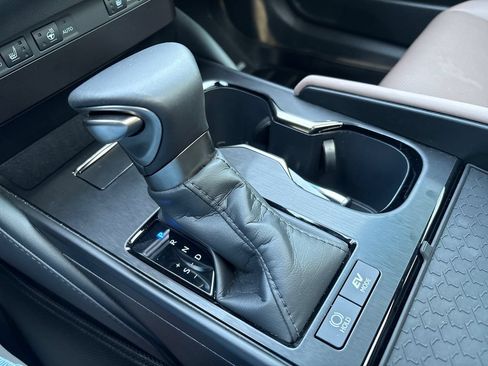 Used 2025 Lexus ES 300h w/ Premium Package FWD image 32