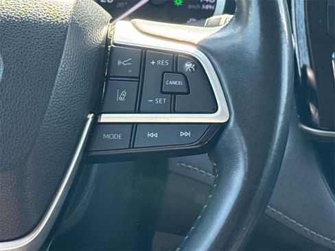 Used 2023 Toyota Highlander LE image 16