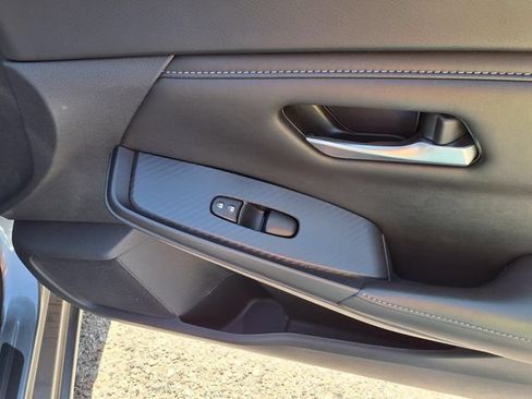 Used 2024 Nissan Sentra SV FWD image 29