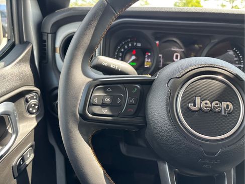 Used 2024 Jeep Wrangler Unlimited w/ Convenience Group AWD/4WD image 21