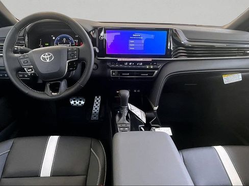 New 2026 Toyota Camry Hybrid FWD image 4