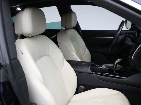 Used 2019 Maserati Levante image 17