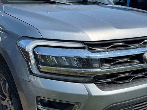 Used 2022 Ford Expedition Limited AWD/4WD image 3