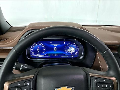 Used 2024 Chevrolet Suburban High Country w/ Premium Package 2 AWD/4WD image 25