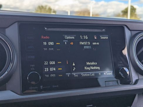 Used 2017 Toyota Tacoma TRD Off-Road w/ Tow Package image 20