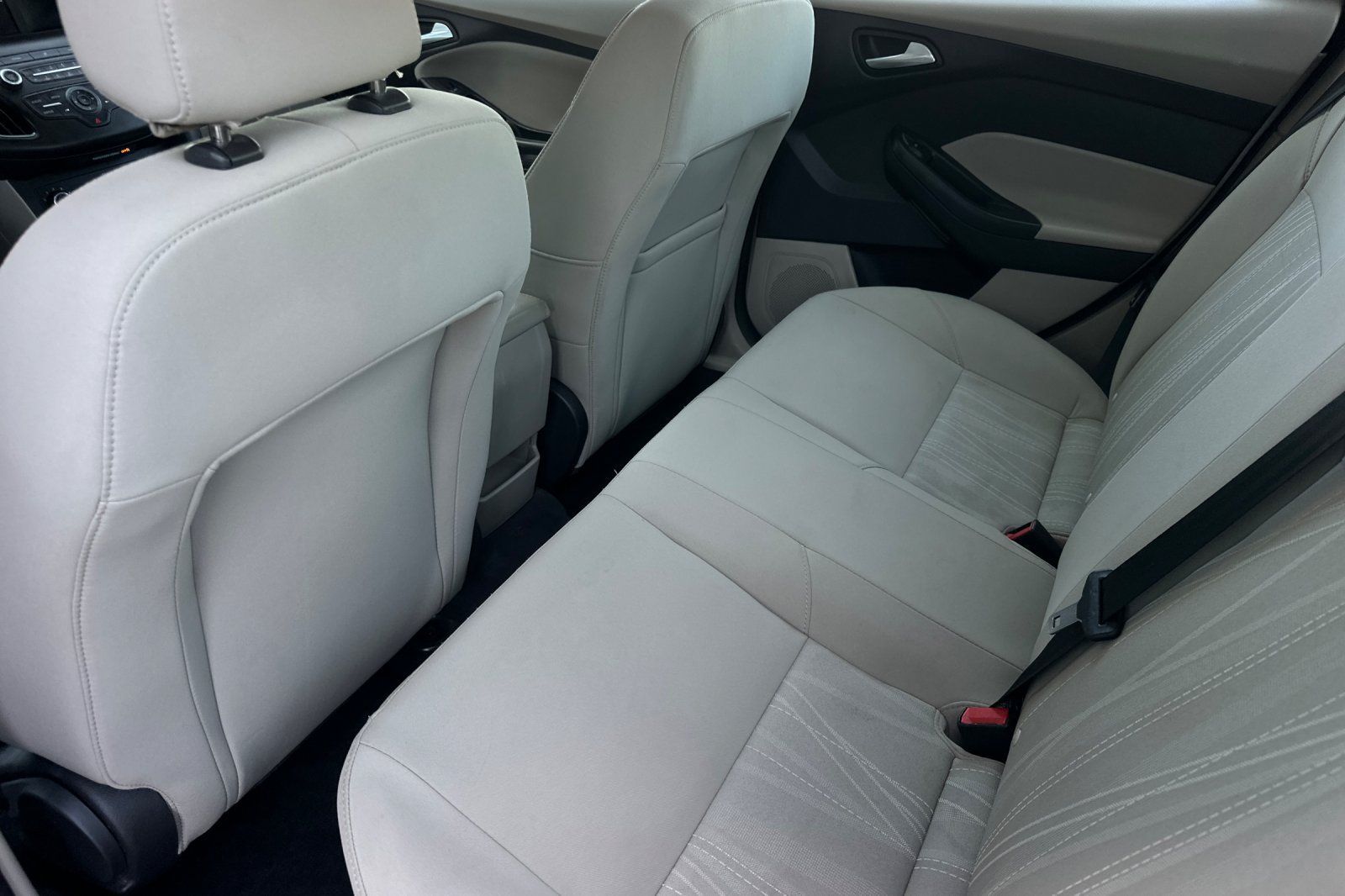 Used 2018 Ford Focus SE FWD image 14