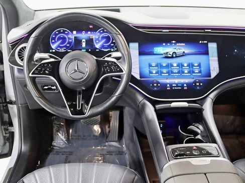 Used 2023 Mercedes-Benz EQS 580 4MATIC SUV w/ Exclusive Trim Package image 17