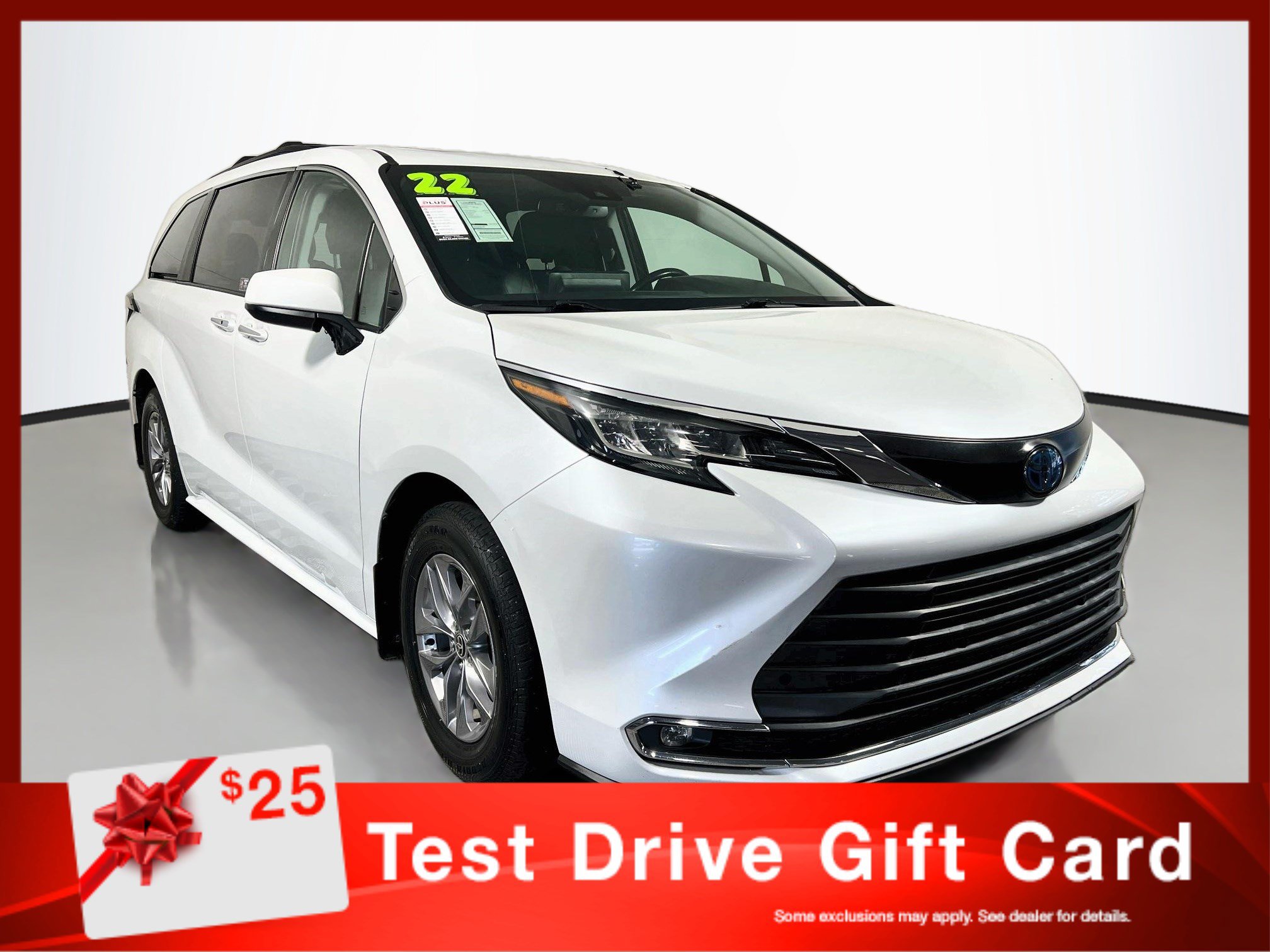 Used 2022 Toyota Sienna XLE FWD image 1