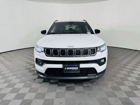 Used 2025 Jeep Compass Latitude AWD/4WD image 3