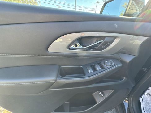 Used 2024 Chevrolet Traverse LT image 24
